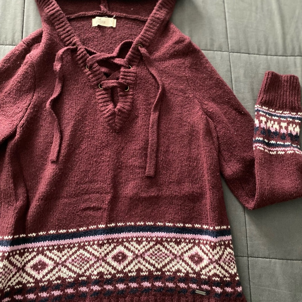 Hollister burgundy holiday lace up hooded sweater size small